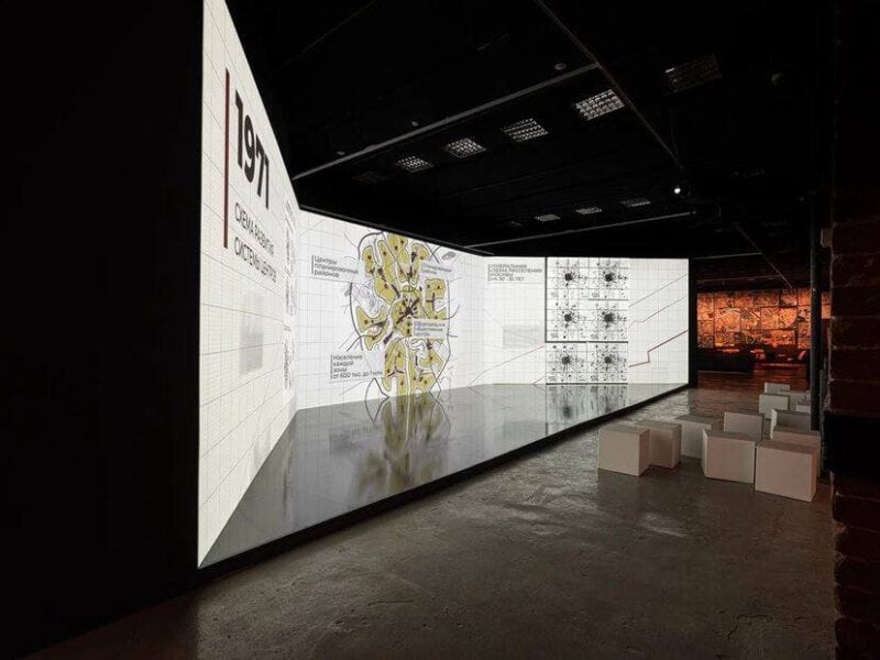 Interactive kinetic installation